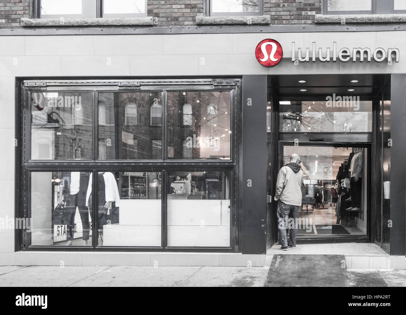 Boutique Lululemon sur la rue Queen, à Toronto (Ontario) Canada. Spécialisé dans l'habit des femmes et de la mode Banque D'Images