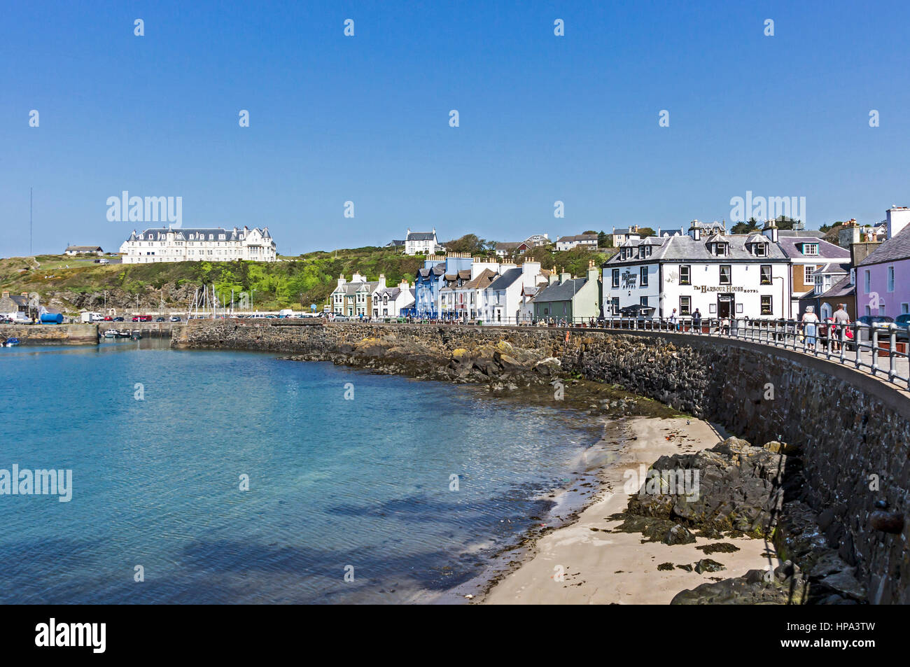 Promenade dans la petite ville de Portpatrick à Dumfries et Galloway ScotlandUK Banque D'Images