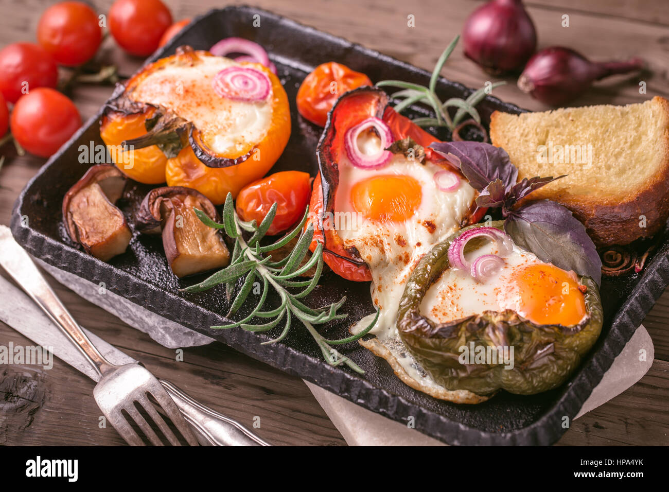 Poivrons farcis oeufs Banque D'Images