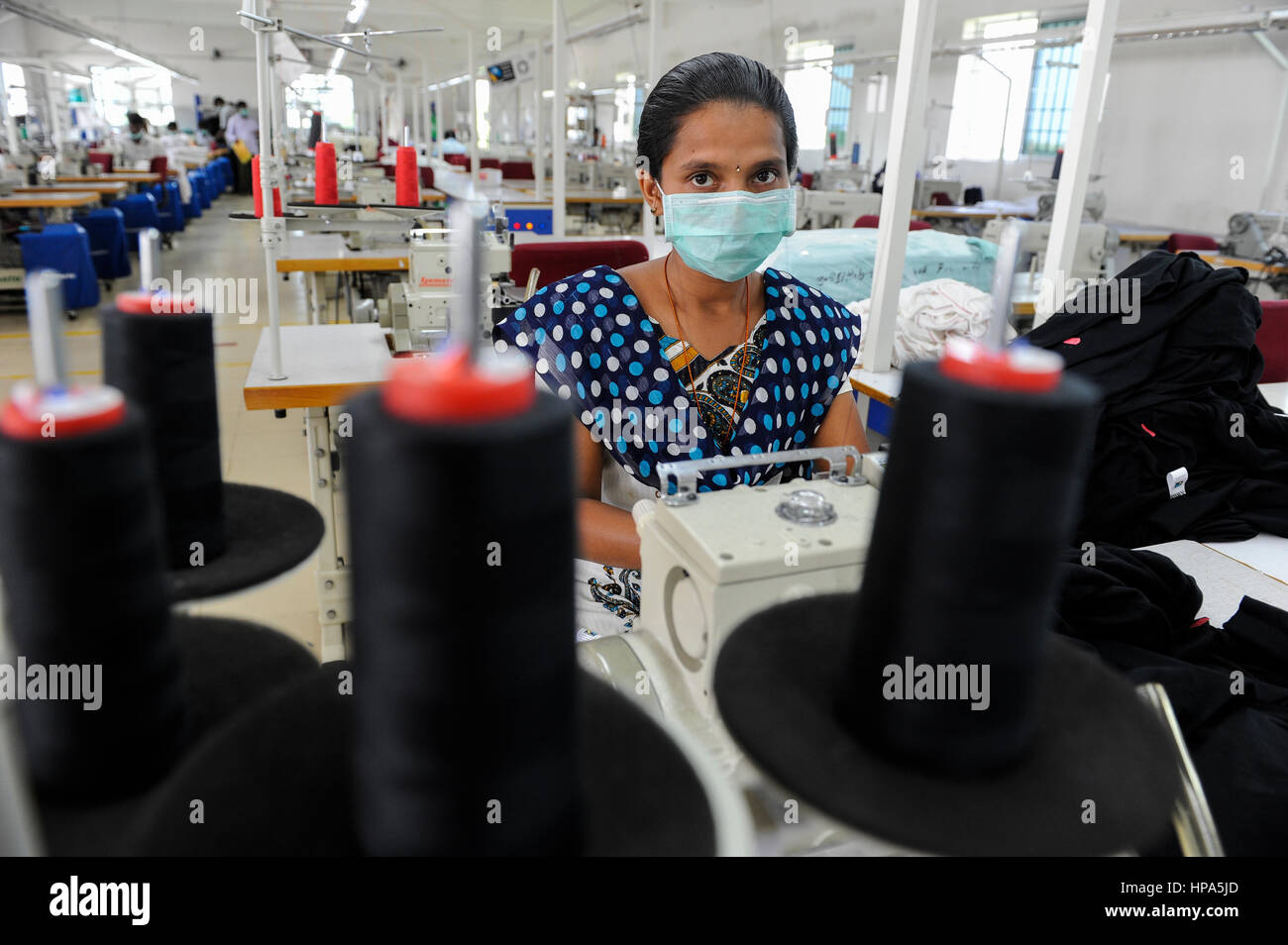L'INDE Kolkata , commerce équitable , les unités textiles Vêtements assise une fabrique de vêtements Vêtements Vêtements Vêtements - Exportation Banque D'Images