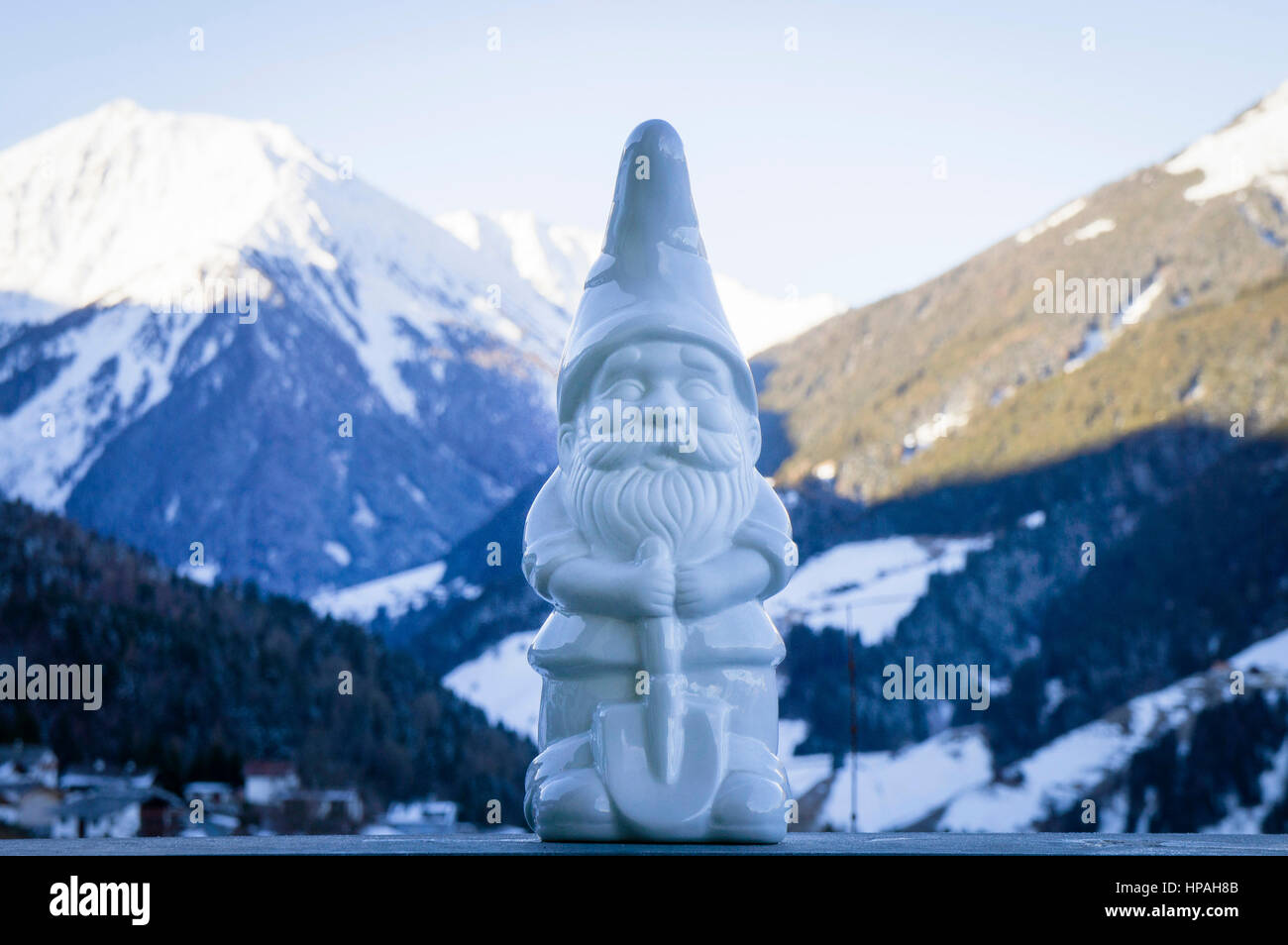 White Garden gnome, nain de jardin, Gartenzwerge, Alpes de Stubai, vallée de Sellrain, Sellraintal Banque D'Images