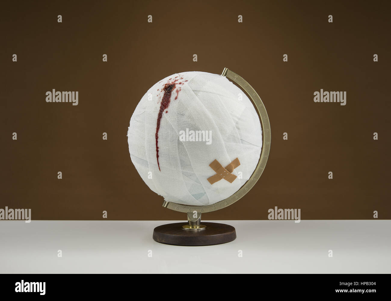 Verletzung und Verband mit globus, symbolbild Banque D'Images