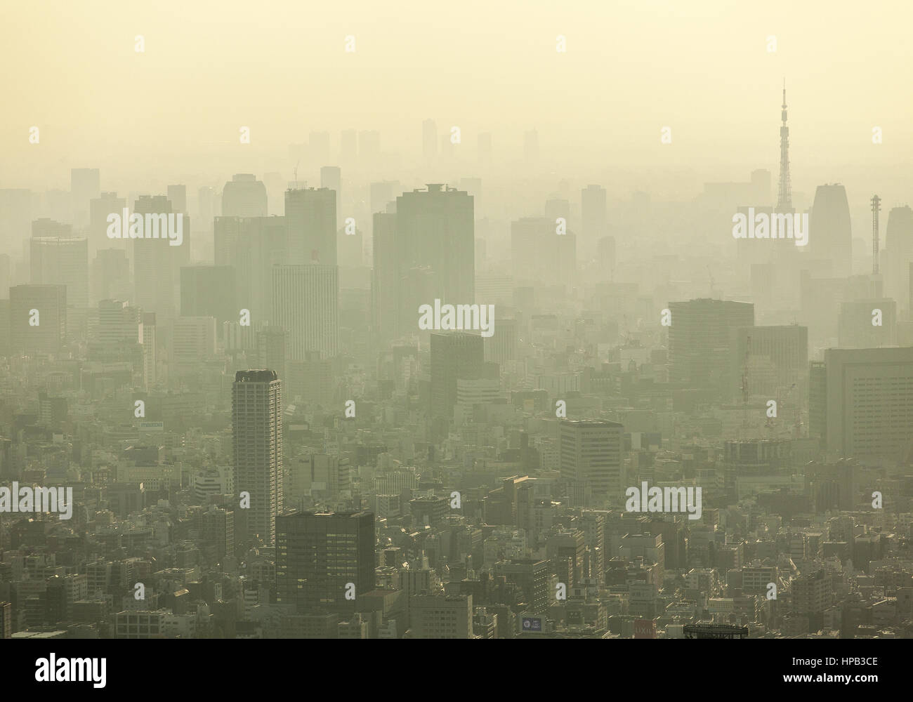 Le smog dans Tokyo, Japon Banque D'Images