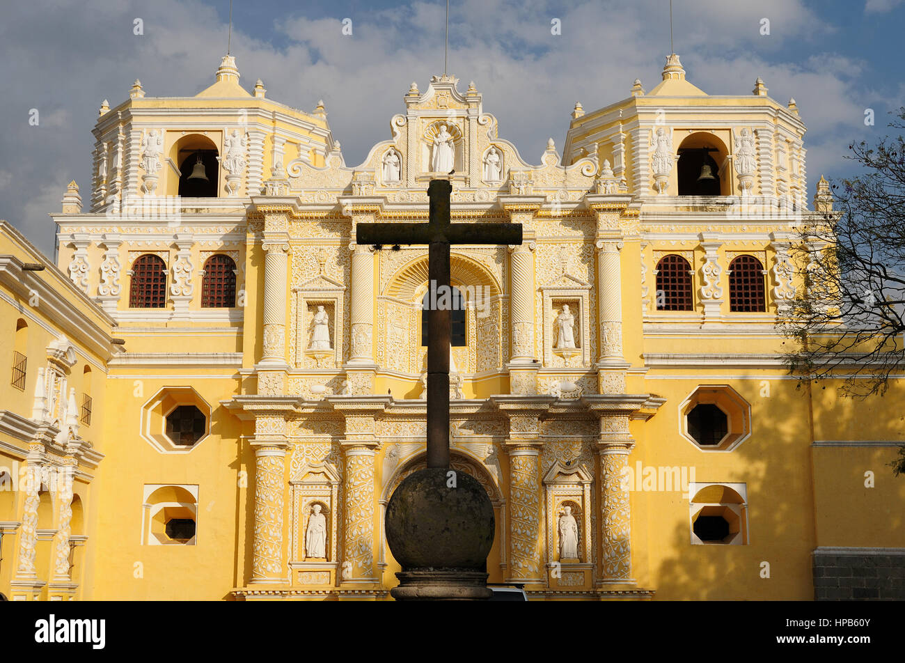 Façade de l'église coloniale de la ville d'Antigua au Guatemala, Amérique Centrale Banque D'Images