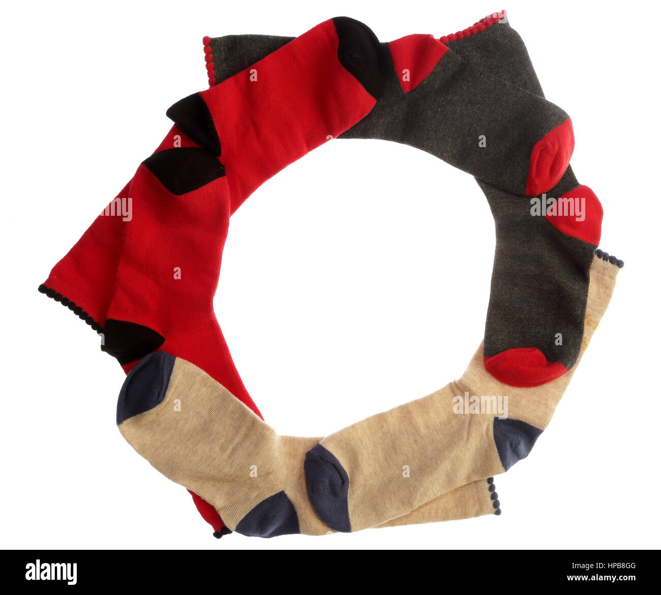 Chaussettes en cercle isolé sur fond blanc. Espace libre pour le texte en rond blanc entre des chaussettes. Thème de vente sur fond blanc. Banque D'Images