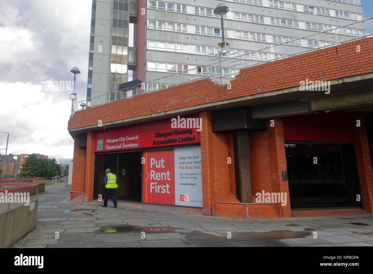 Louer bureau du conseil mis à louer premier signe pour dissuader les arriérés de loyer et l'itinérance Banque D'Images
