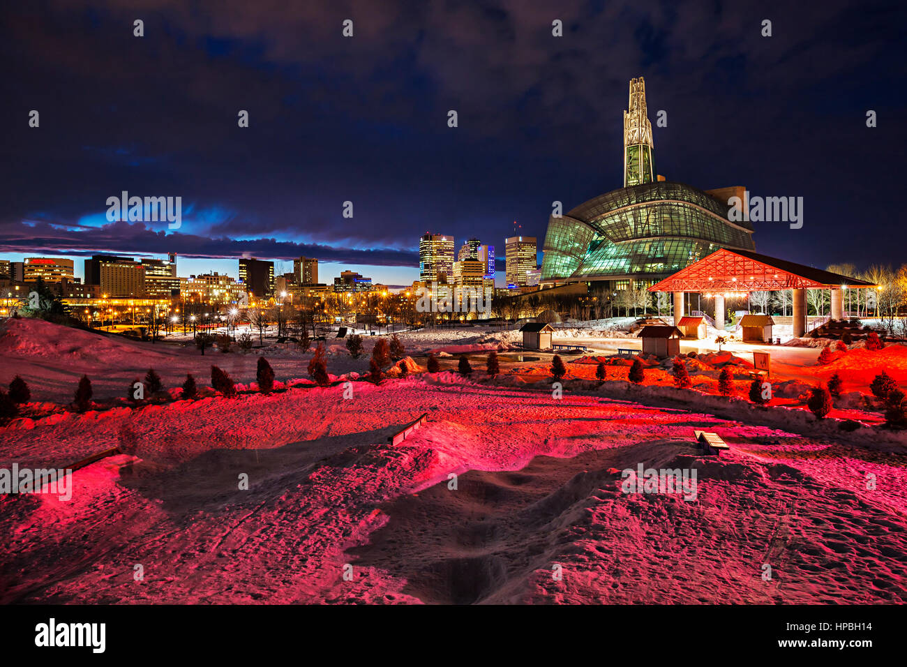 Skyline nuit de Winnipeg, la fourche, le Musée canadien des droits de la Banque D'Images