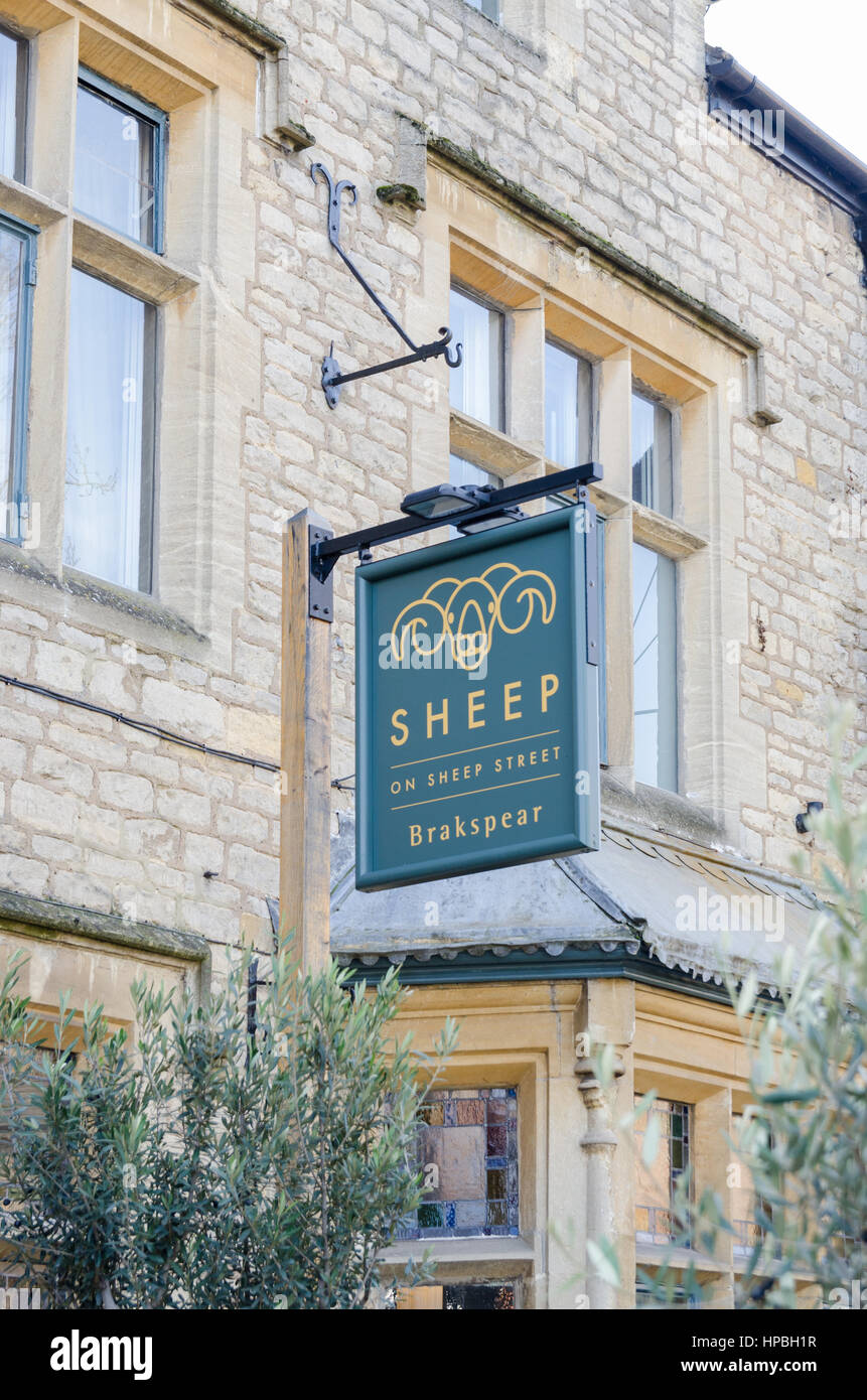 Les moutons sur Sheep Street Hôtel et restaurant à Stow-on-the-Wold dans les Cotswolds Banque D'Images