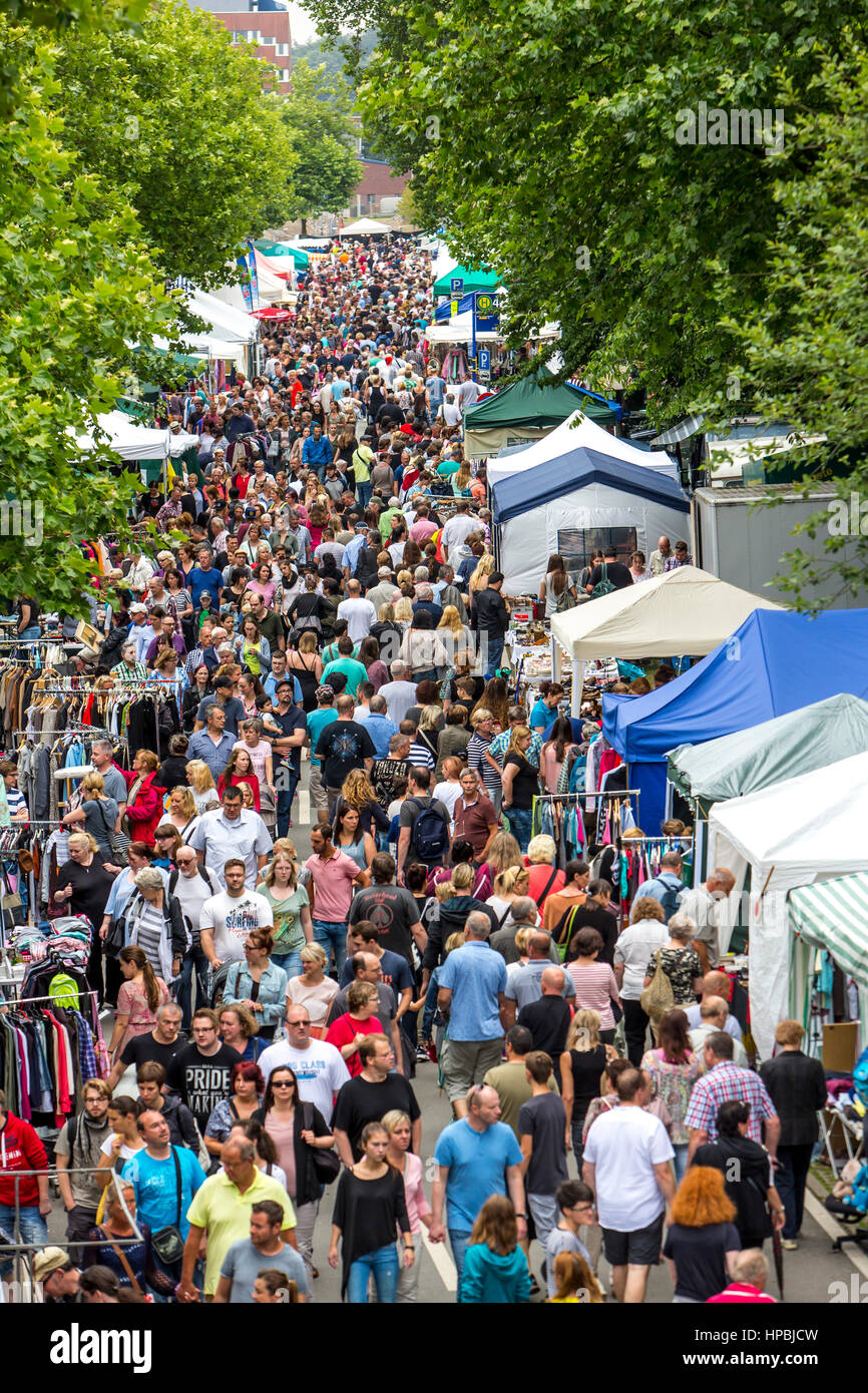 Grande brocante, marché aux puces dans le festival d'été sur le parc Gruga, à Essen, en Allemagne, Banque D'Images