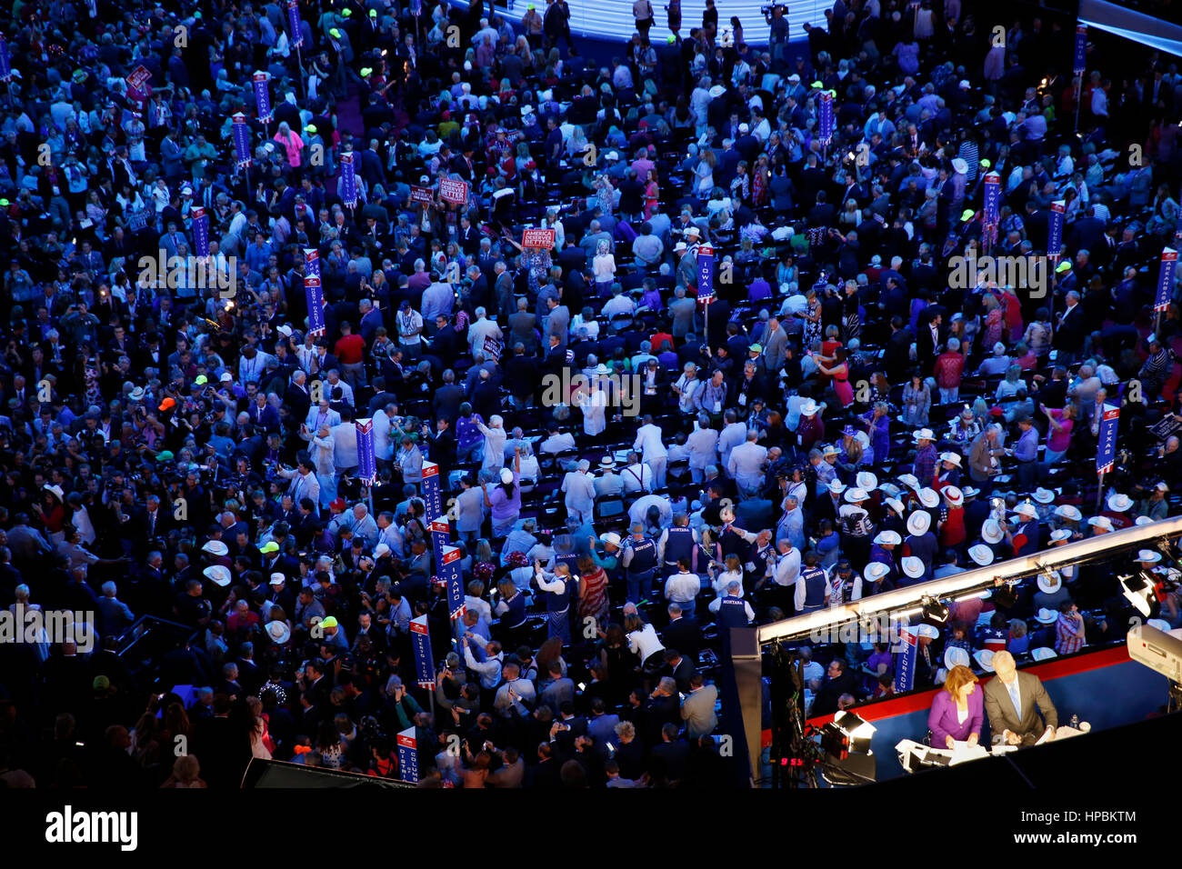 Animateurs de télévision parlent à l'intérieur de la Convention nationale républicaine le 20 juillet 2016. Cleveland, Ohio, United States. Banque D'Images