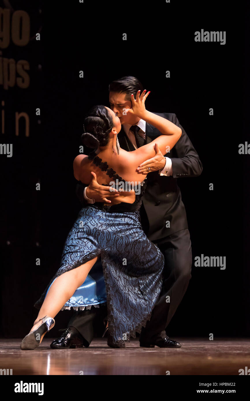 Couple dancing tango dans le monde Championnats du tango, danse de la concurrence dans l'International Tango Festival 2016. Medellin, Colombie. Banque D'Images