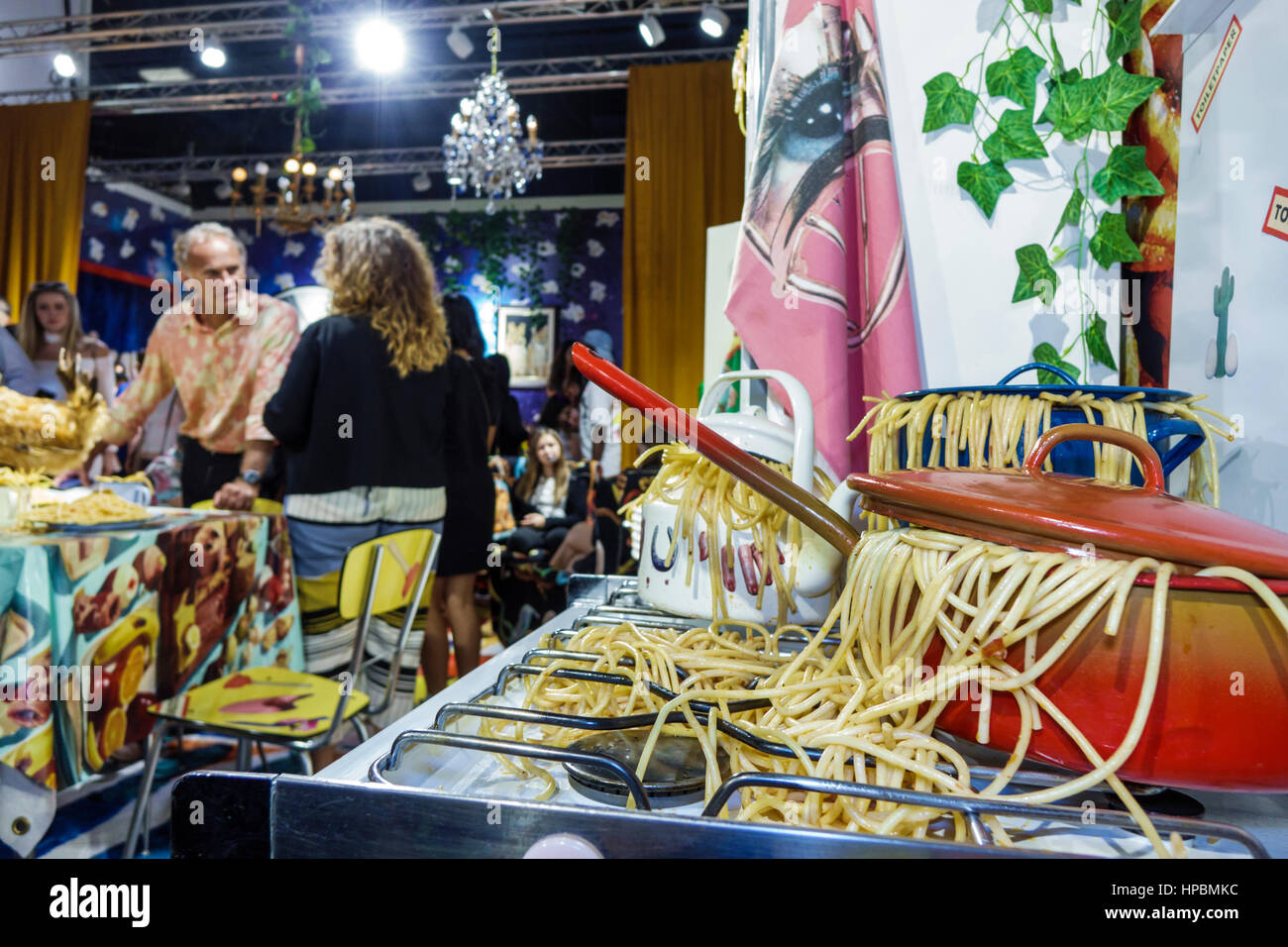 Floride Sud,Miami Beach,Centre des congrès,Art Basel,salon d'art, collection d'exposition,kiosque de la Fondation Beyeler,Pierpaolo Ferrari,Mauriz Banque D'Images