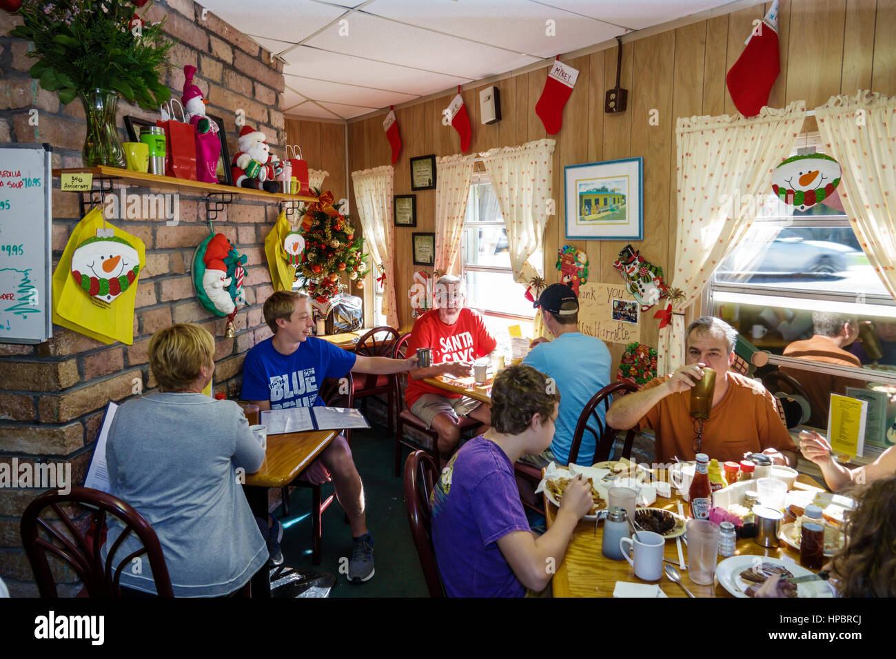 Florida Upper Florida Keys, Tavernier Key, Harriettes, restaurant restaurants cuisine manger dehors café cafés bistrot, affaires familiales, petit déjeuner, Christma Banque D'Images