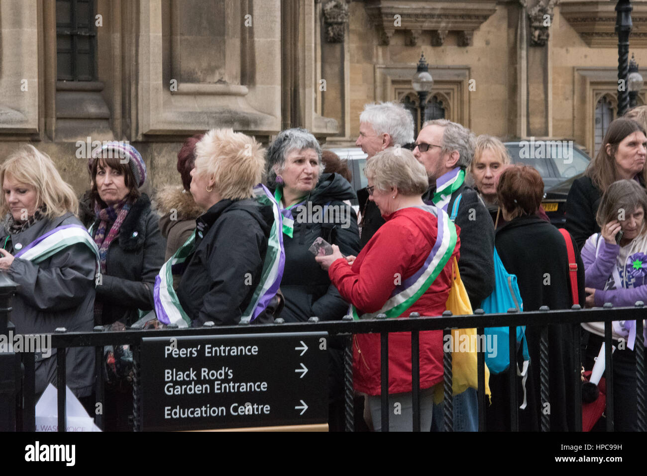 Londres, Royaume-Uni. 21 février 2017. Un hall de par le Parlement des femmes contre l'Etat Inequalty pour protester contre la modification d'un état de l'âge de la retraite pour les femmes Crédit : Ian Davidson/Alamy Live News Banque D'Images