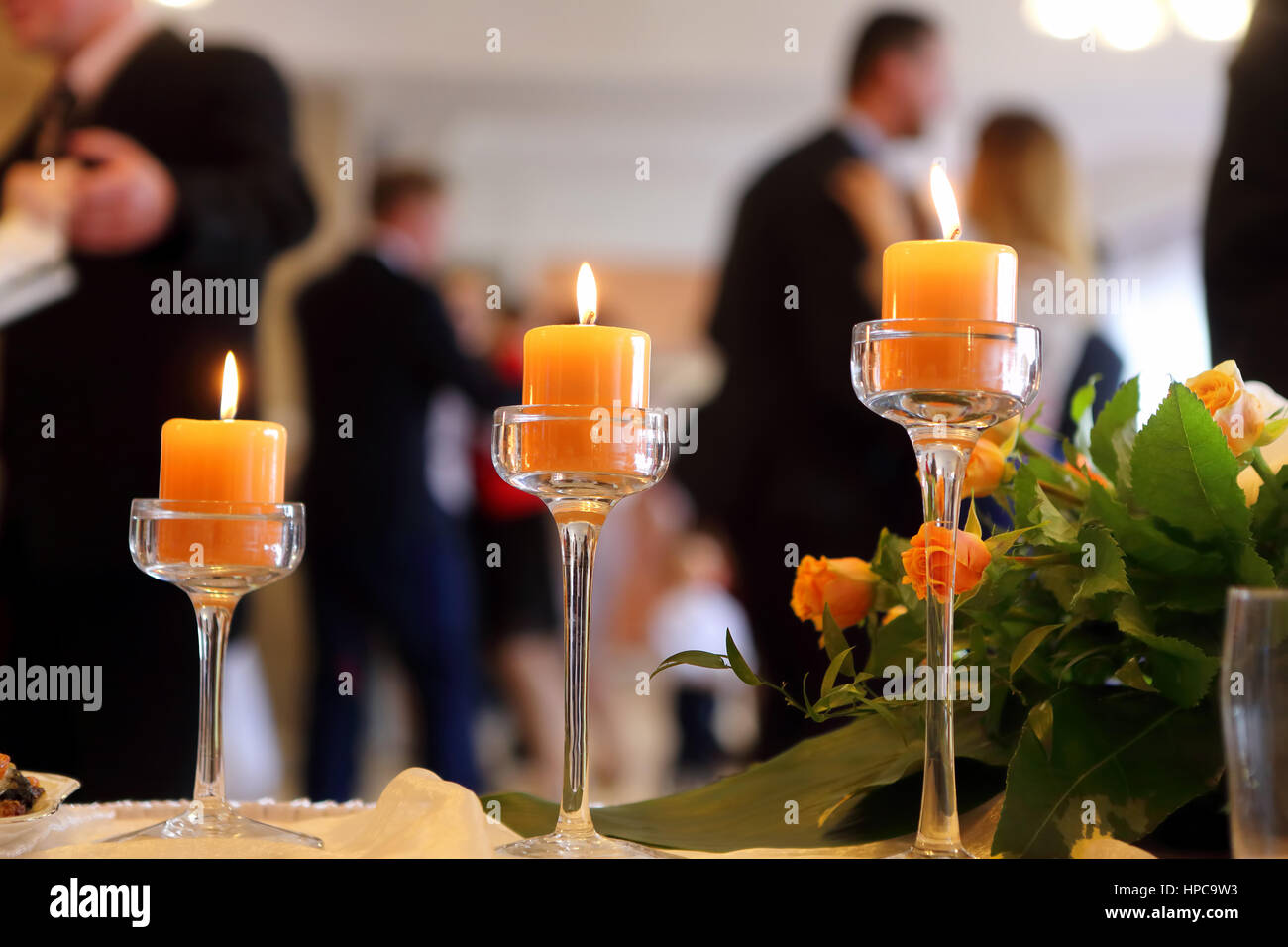 Couples de danseurs au cours de partie ou célébration de mariage Banque D'Images