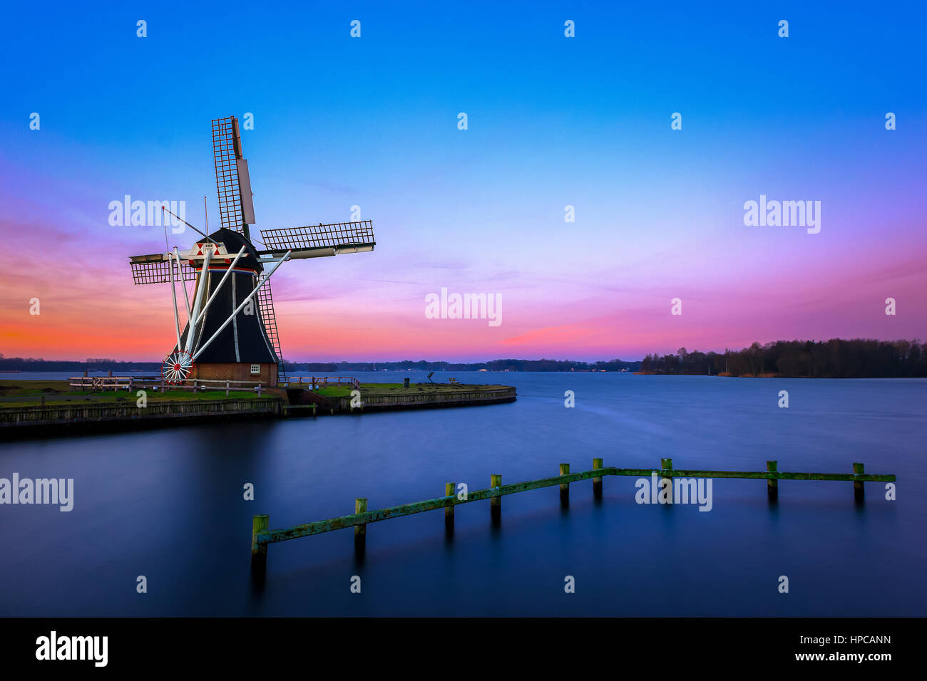 Lever du soleil à l'aide 'Molden' près de Groningen Banque D'Images