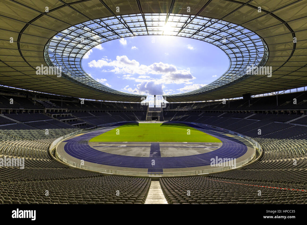 L'Olympiastadion Berlin est un stade de Berlin, Allemagne. Il a été construit à l'origine pour le Jeux Olympiques d'été de 1936 par Werner Mars. Au cours de l'Oly Banque D'Images