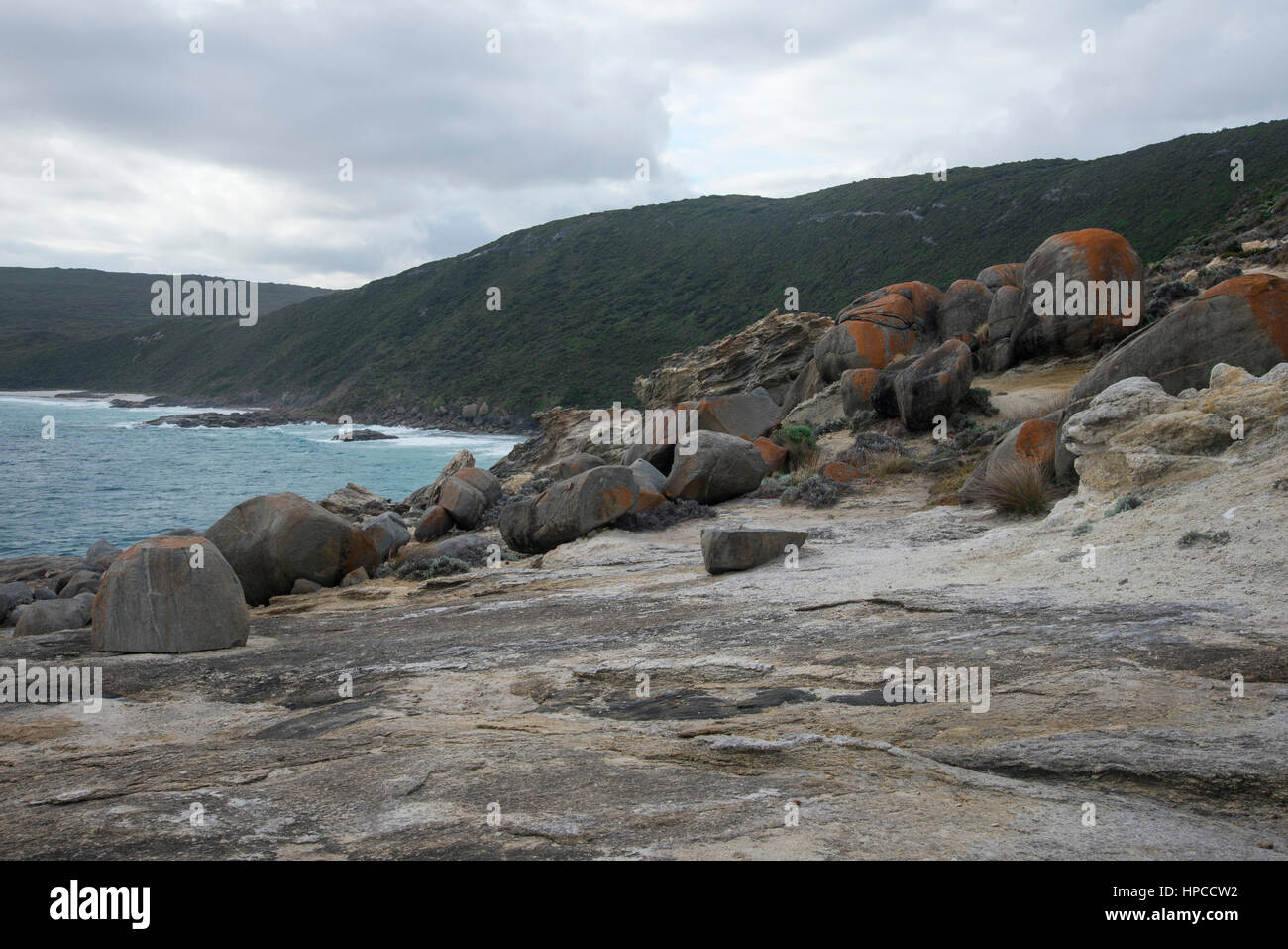 De grosses roches dans Blowholes vue dans Torndirrup National Park près d'Albany, dans l'ouest de l'Australie Banque D'Images