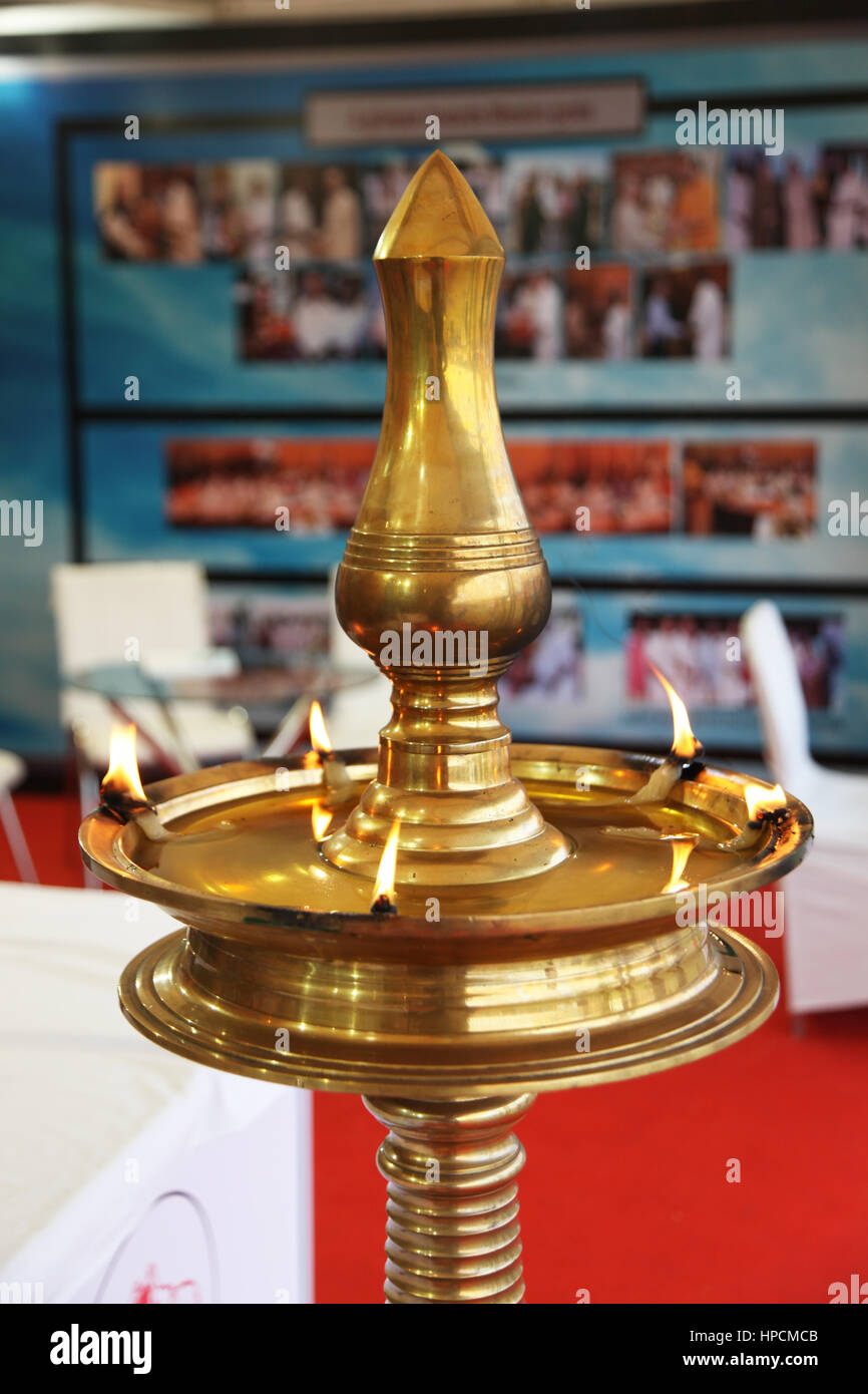 Diya Kerala En Laiton Massif - Lampe à Huile Traditionnelle Indienne Pour Décoration Ou Puja