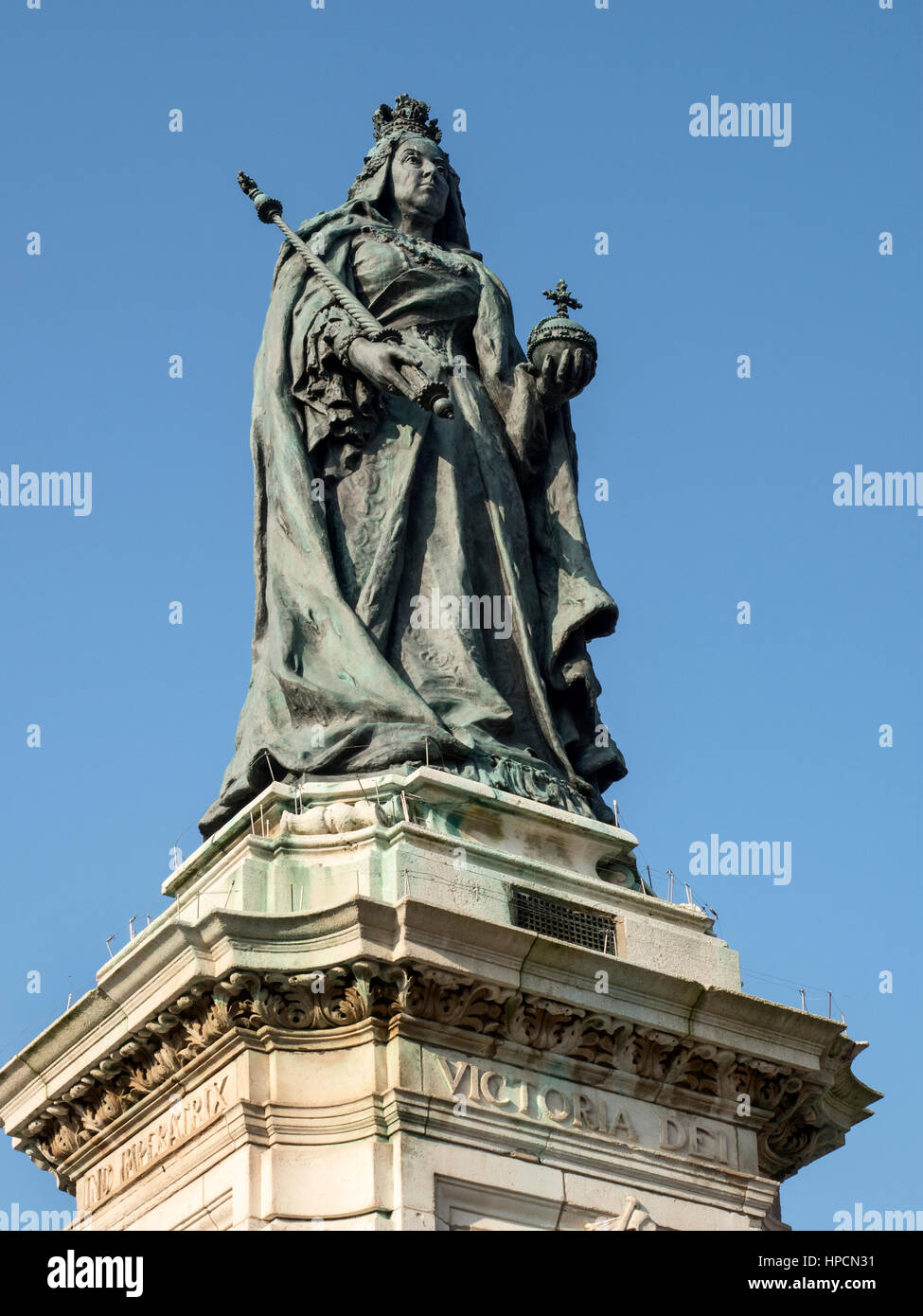 Statue de la reine Victoria par H C Fehr dans 1903 La Reine Victoria Square Hull Yorkshire Angleterre Banque D'Images