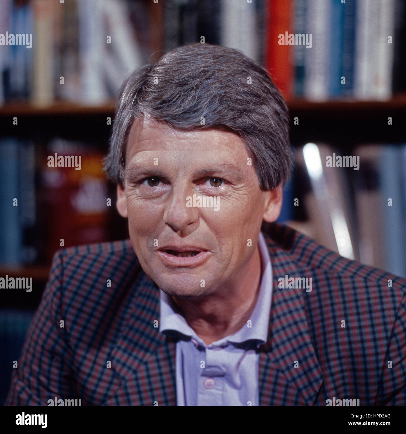 Deutscher Journaliste Klaus Bresser als Chefredakteur des ZDF, Deutschland 1980 er Jahre. Journaliste allemand Klaus Bresser agissant en tant que rédacteur en chef de la Zweites Deutsches Fernsehen, l'Allemagne des années 1980. Banque D'Images