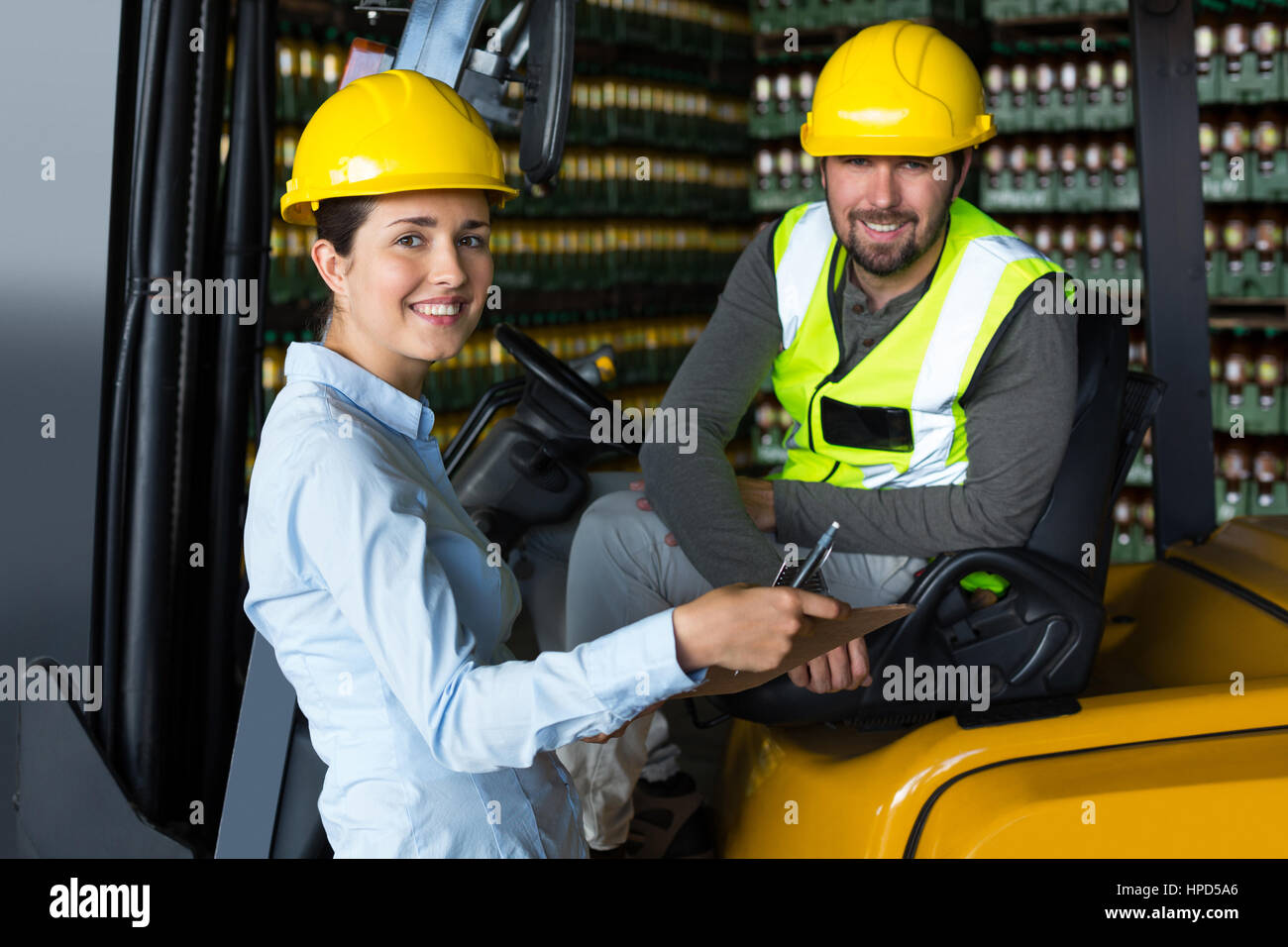 Portrait of smiling les ouvriers d'usine en usine Banque D'Images