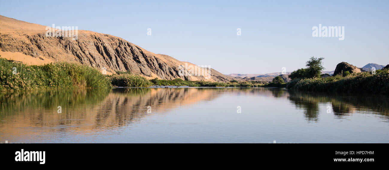 La rivière Kunene, le nord de la Namibie Banque D'Images