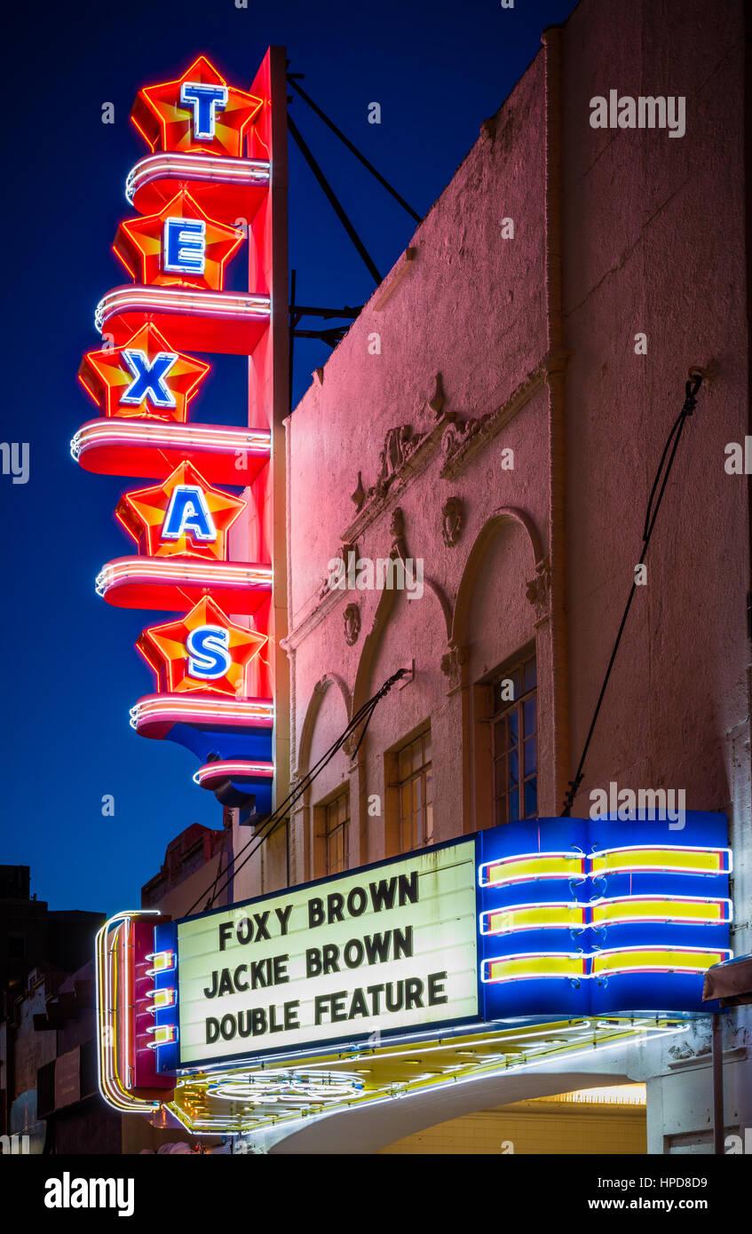 Le Texas Theatre est une salle de cinéma et de Dallas situé dans le quartier d'Oak Cliff, de Dallas au Texas. Banque D'Images