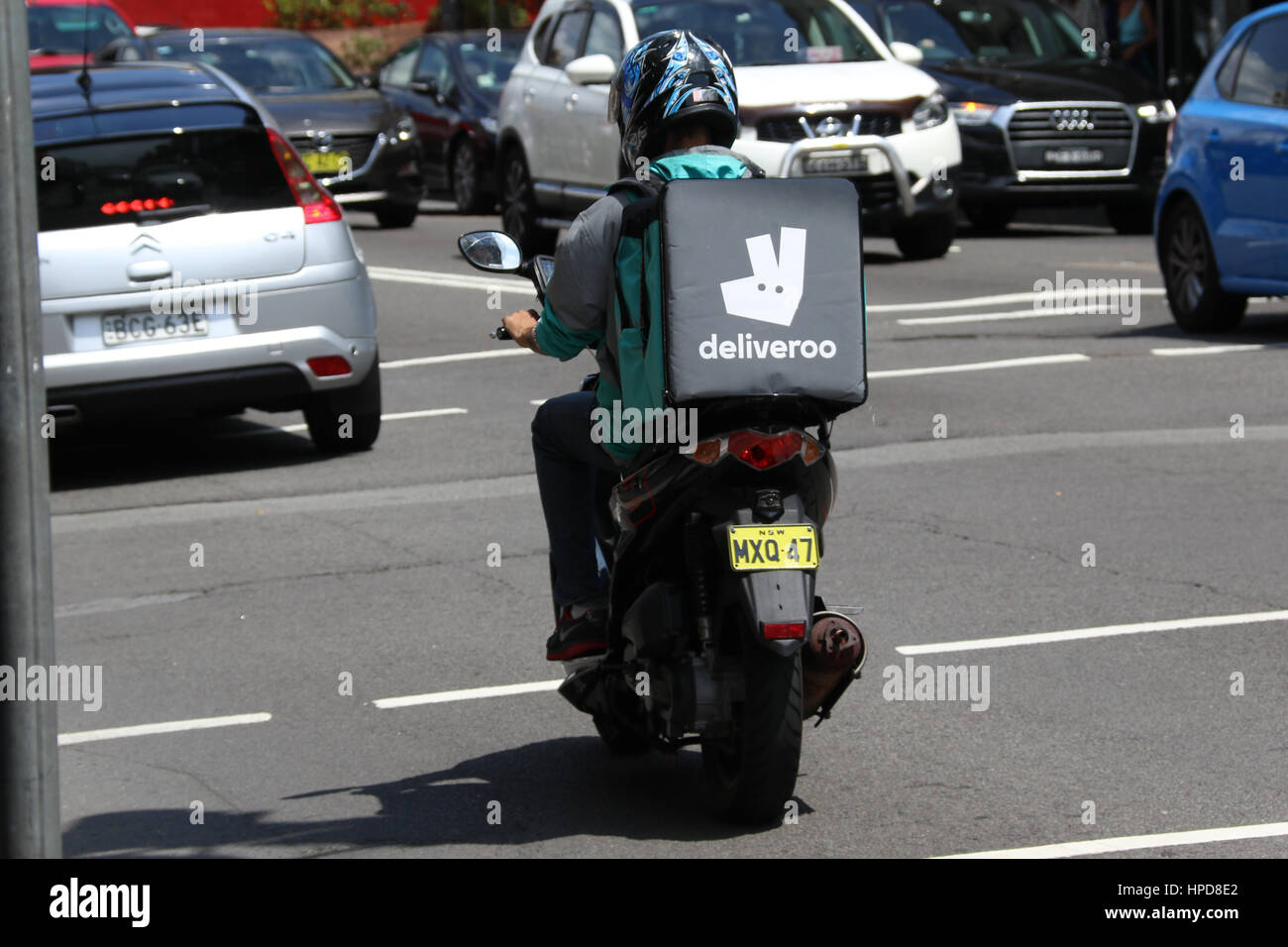 Un deliveroo livraison moto rider Photo Stock - Alamy