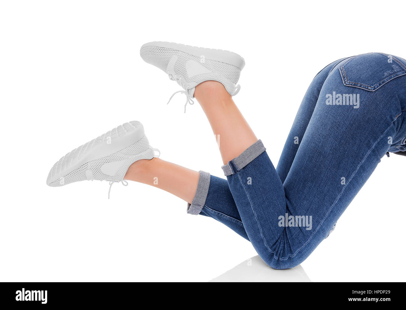 Les pieds de sneakers. Isolé sur fond blanc. Banque D'Images