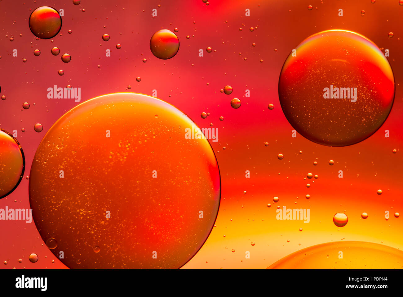 Jaune et orange psychédélique l'huile et l'eau abstract background Banque D'Images