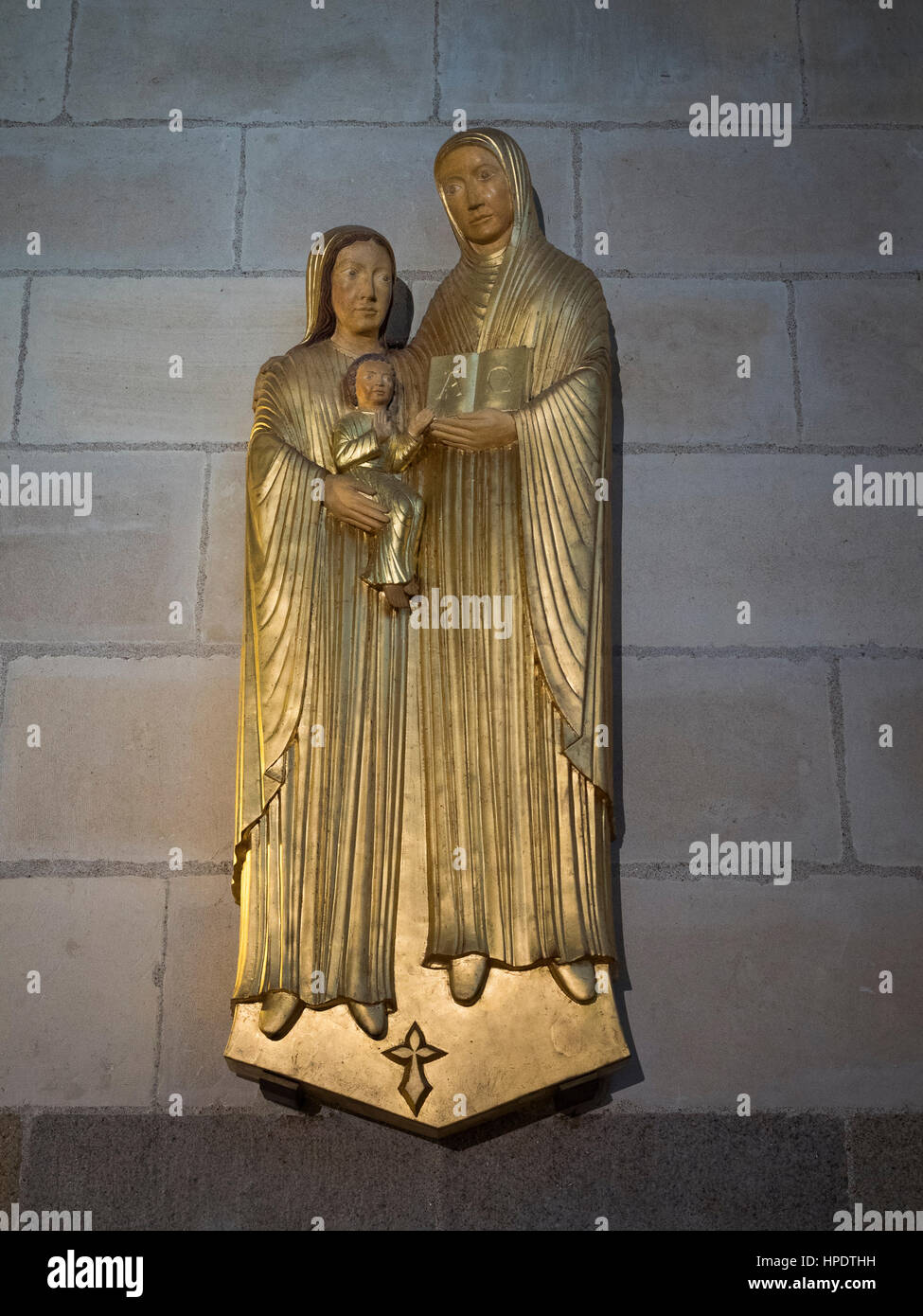 Statue d'Anne, Marie et Jésus, par Pascal Beauvais (1995), chapelle de Sainte Anne, cathédrale Saint-Pierre-et-Saint-Paul, Nantes, France Banque D'Images