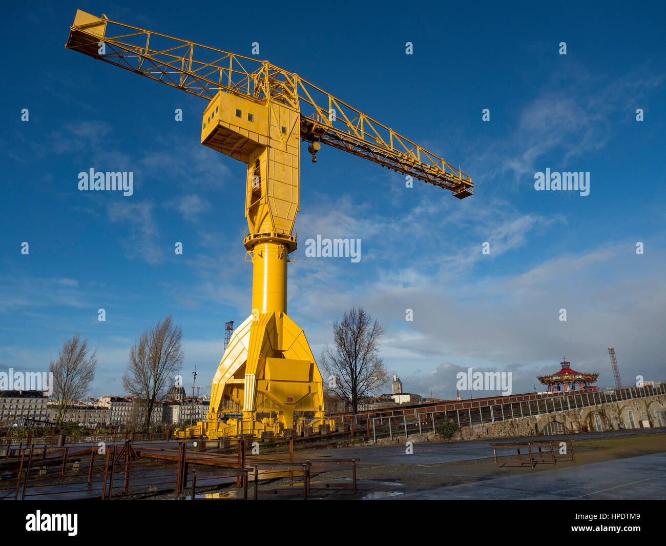 Grue jaune, Cité des chantiers, ile de Nantes, Nantes, France. Banque D'Images