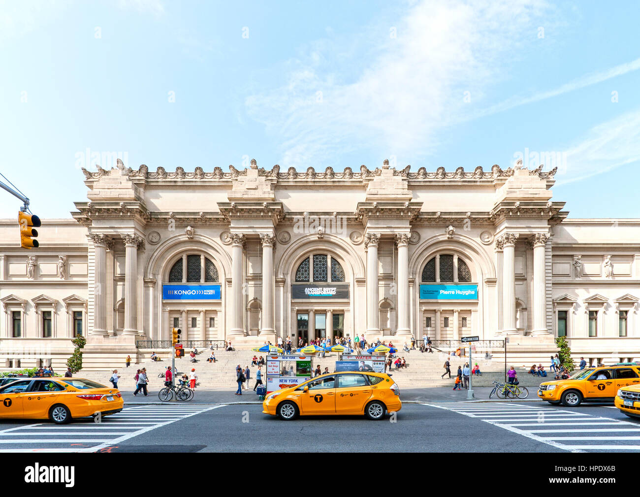 Le Metropolitan Museum of Art, le Musée s'est réuni à l'extérieur, Cinquième Avenue, New York City Banque D'Images