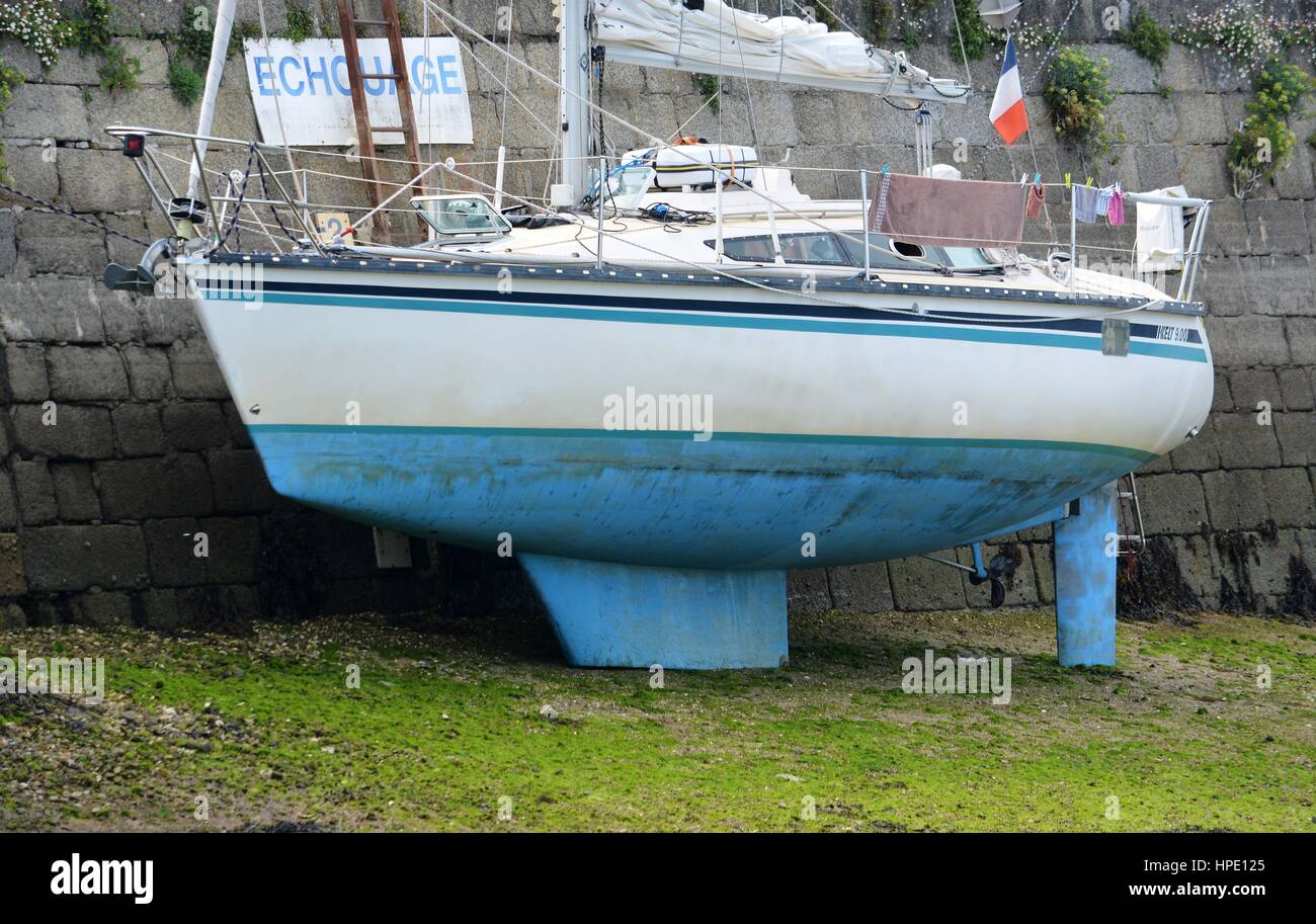 Voilier sur cale Banque D'Images