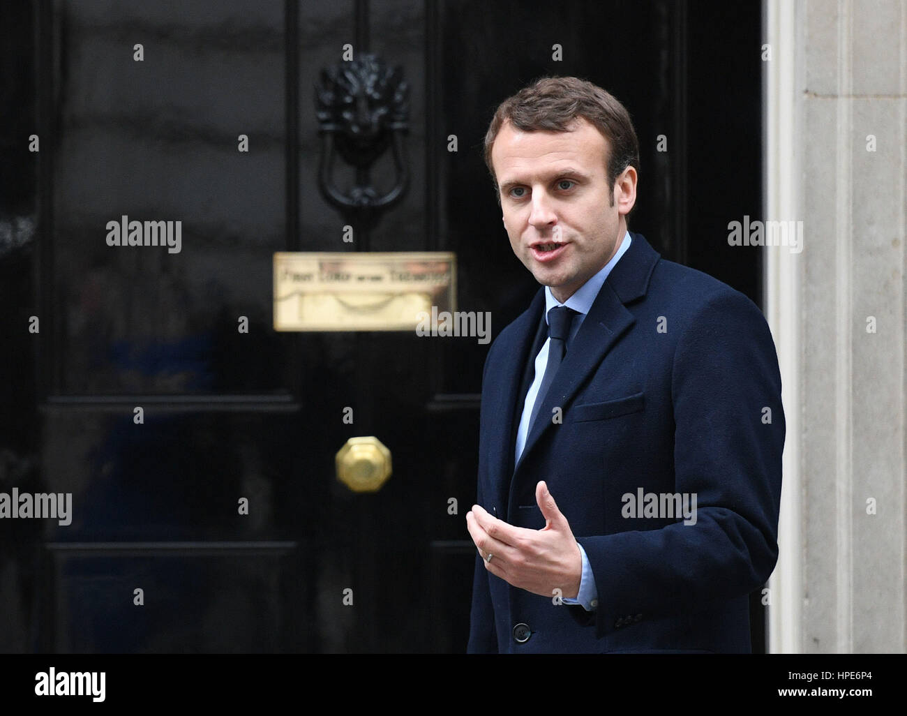 Le candidat présidentiel français Emmanuel Macron arrive au 10 Downing Street, Londres, où il a rencontré le Premier ministre Theresa peut pour des entretiens. Banque D'Images