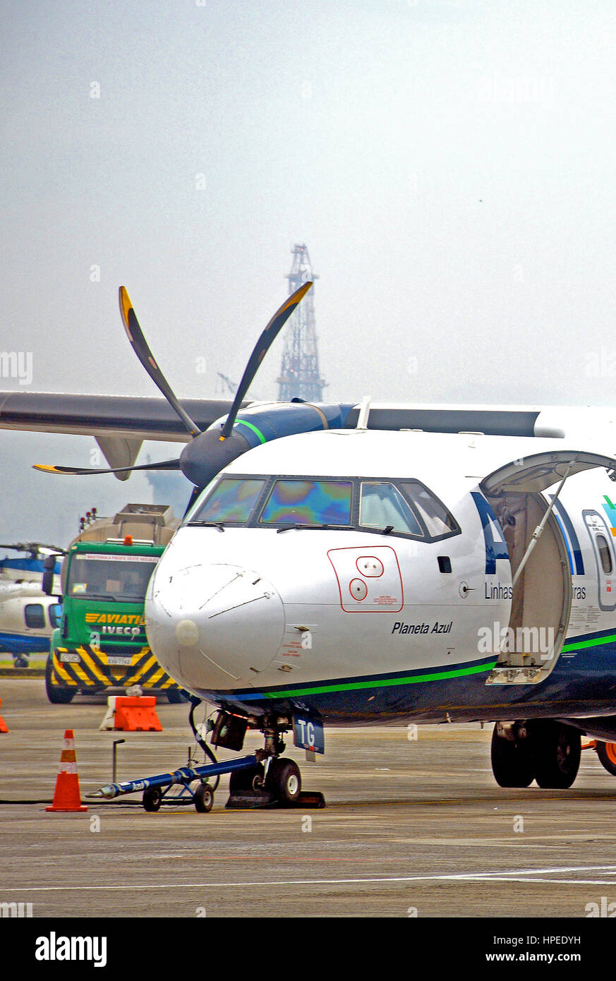 Avion ATR 72-600 d'Azul company à l'aéroport Santos Dumont, Rio de Janeiro, Brésil Banque D'Images