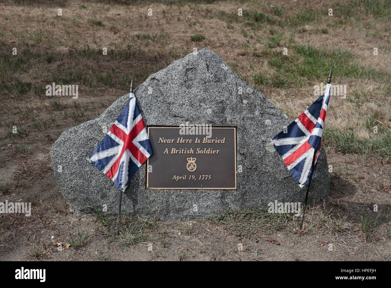 Une pierre tombale pour les soldats britanniques dans la région de Minute Man National Historical Park, comté de Middlesex, Massachusetts, United States. Banque D'Images
