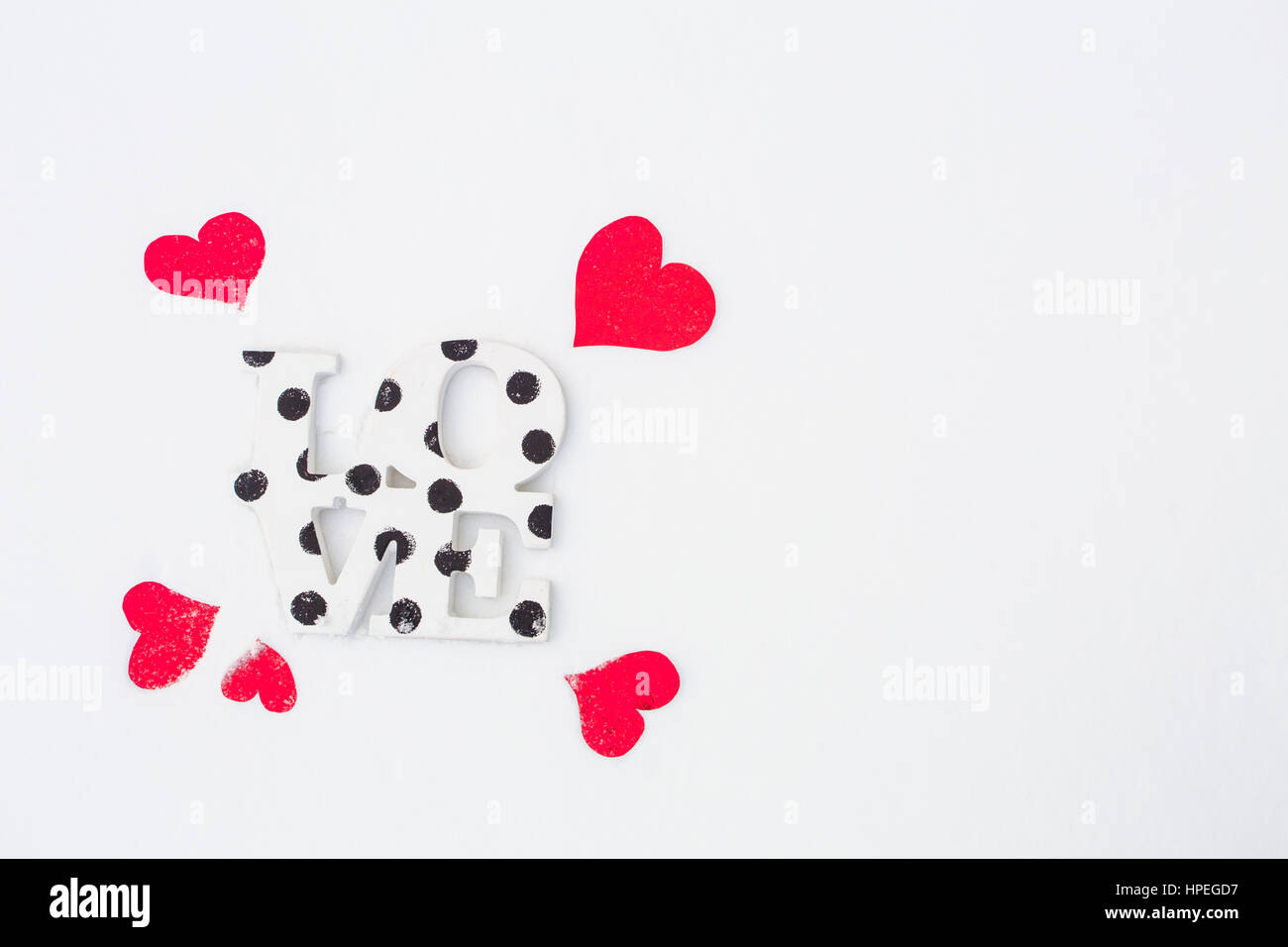 L'amour sur la neige blanche le jour de la Saint-Valentin Banque D'Images