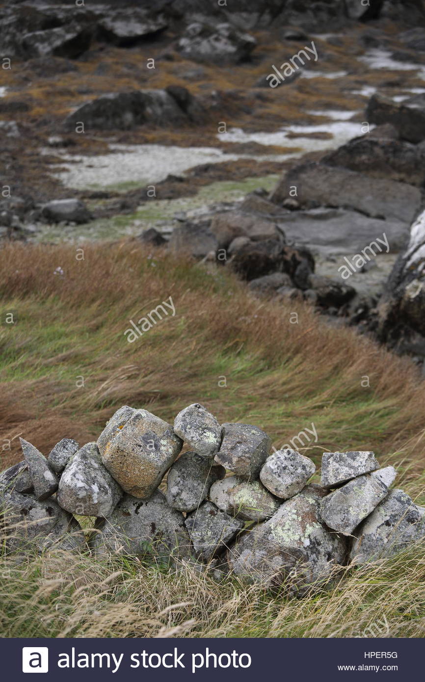 Paysage irlandais de pierre et l'eau au bord de la mer dans le Connemara, Irlande Banque D'Images