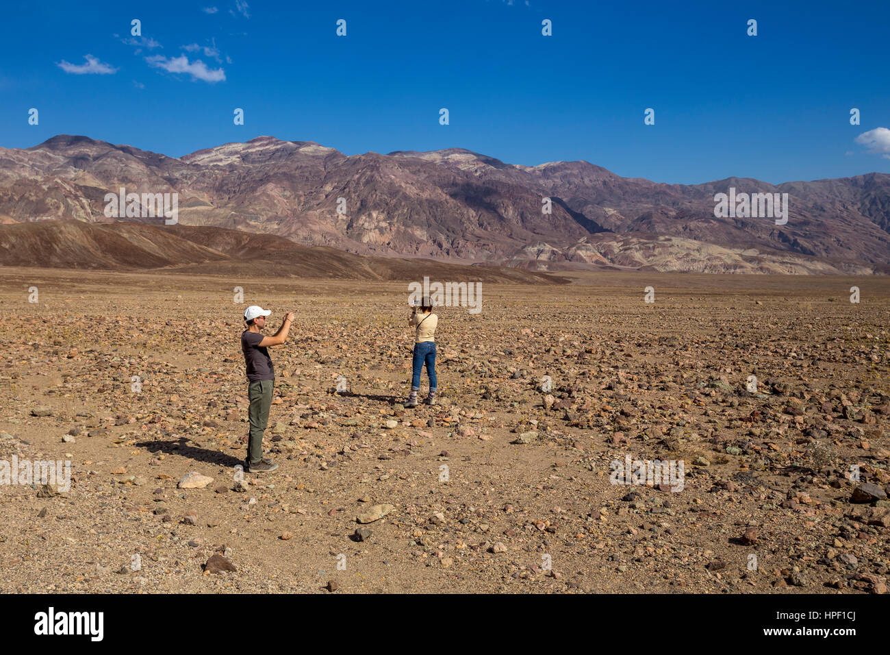 Les gens, les touristes, les visiteurs, la visite, l'artiste, les Black Mountains, Death Valley National Park, Death Valley, California, United States Banque D'Images