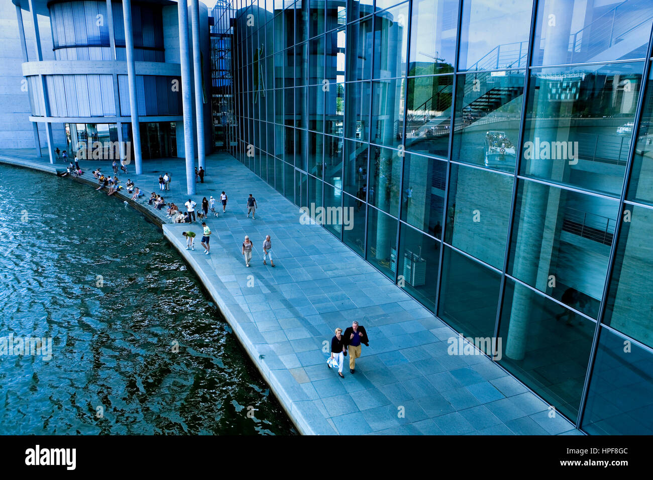 La rivière Spree. Paul Löbe par Stephan Braunfels.Il présente plusieurs bureaux du Bundestag.de Berlin. Allemagne Banque D'Images