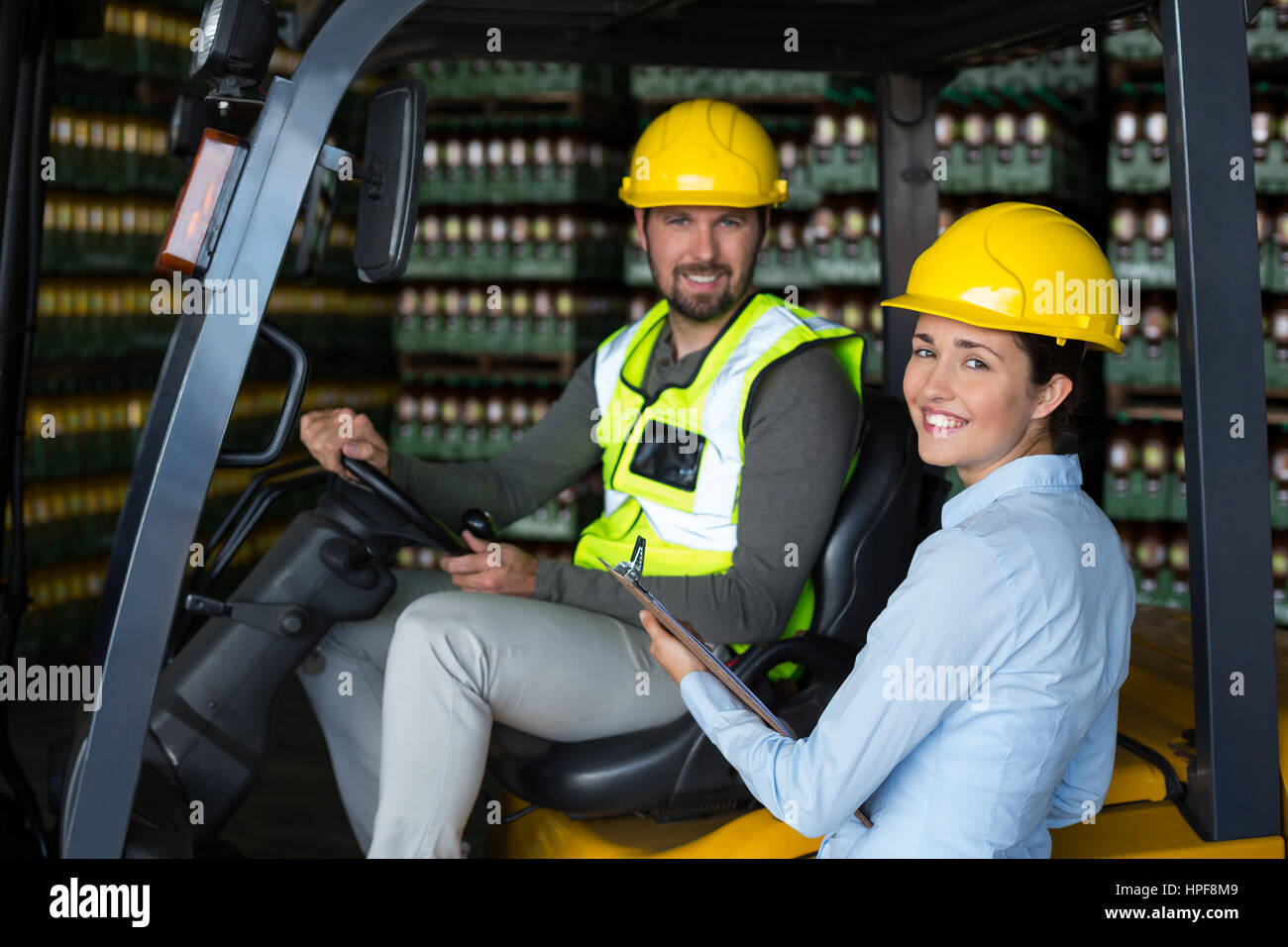 Portrait of smiling les ouvriers d'usine en usine Banque D'Images