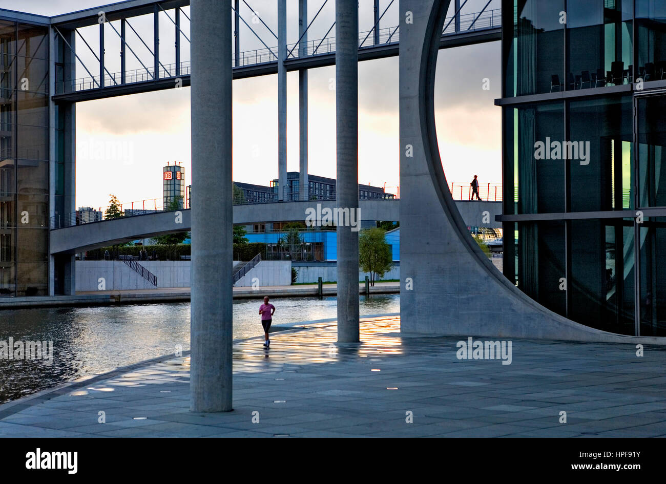 La rivière Spree. Dépendances du Bundestag.Et Lehrter Bahnhof.Berlin. Allemagne Banque D'Images