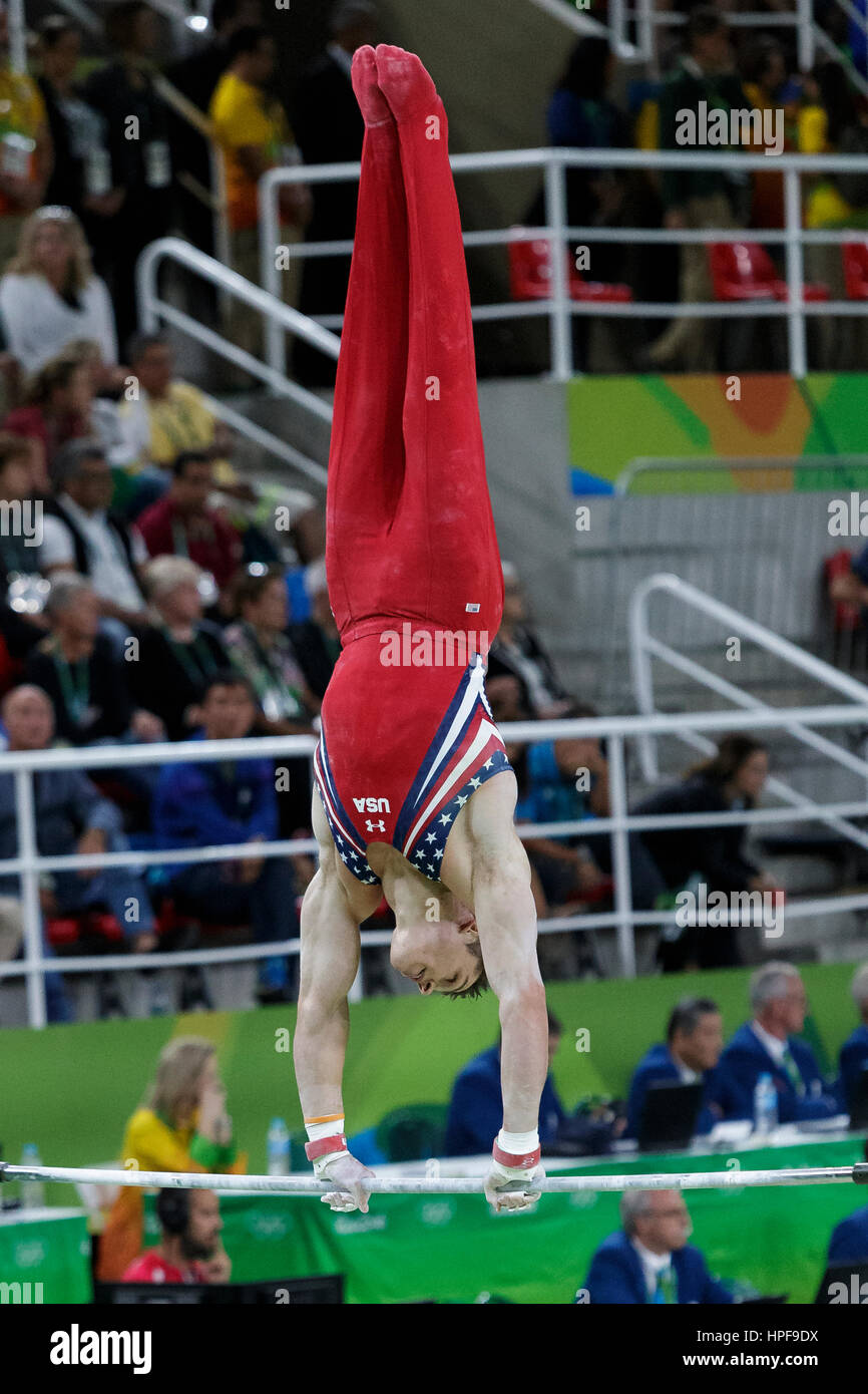 Rio de Janeiro, Brésil. 8 août 2016. Christopher Brooks (USA) effectue sur la barre horizontale au cours de l'équipe artistique du Hommes finale aux Jeux Olympiques de 2016 Su Banque D'Images