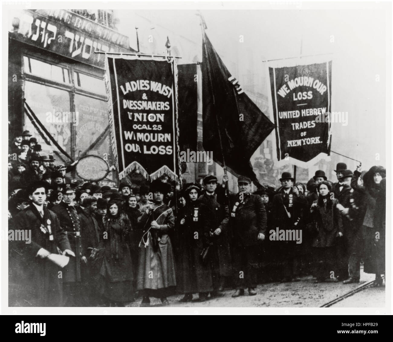 Manifestation de protestation et de deuil pour les victimes d'incendie de l'usine Triangle Shirtwaist, New York, NY, 1911. Banque D'Images