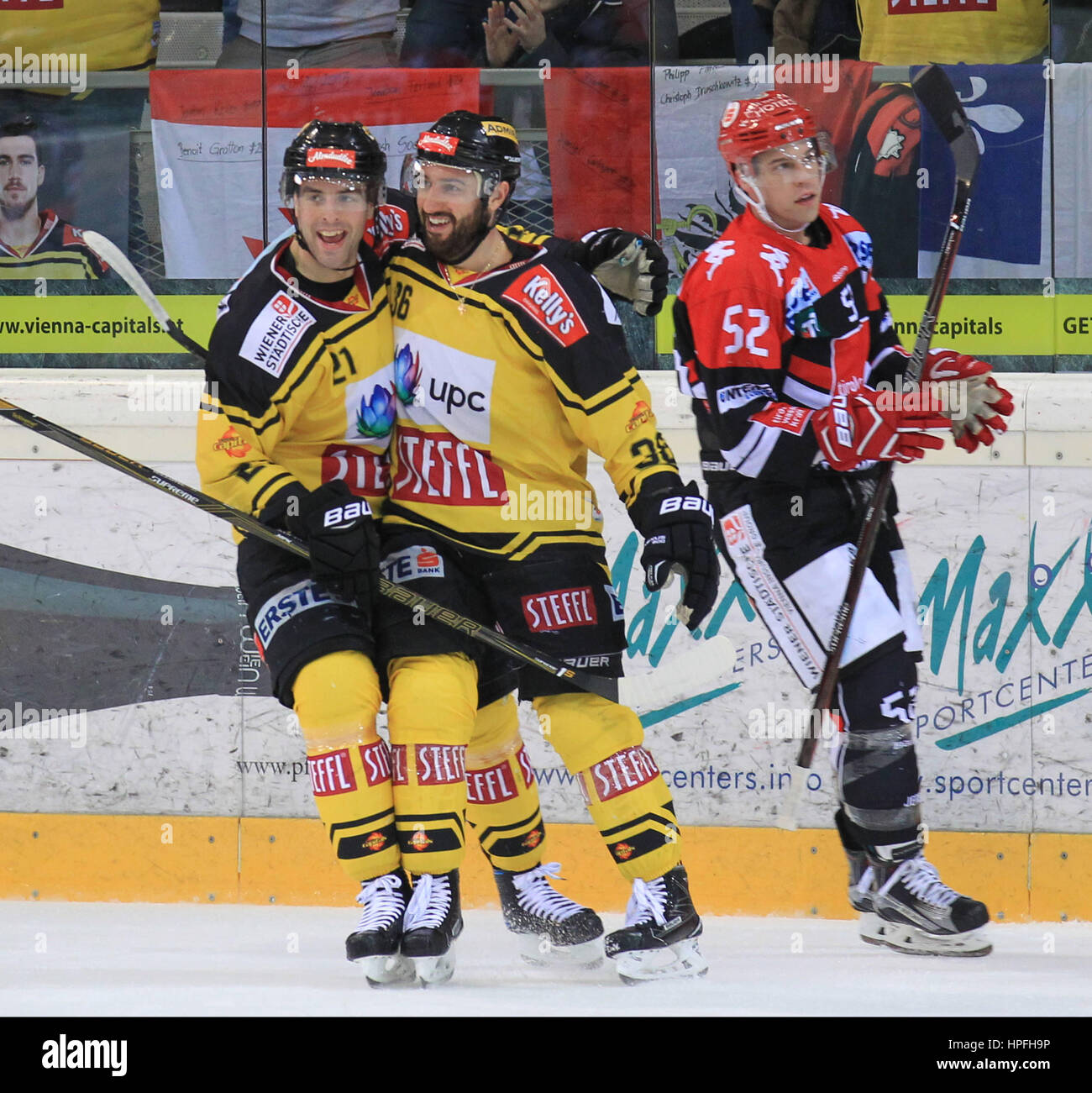 21.02.2017 Eishockey, Albert-Schultz-Halle, Wien, Vienne UPC EBEL capitales - HC TWK Innsbruck Jubel, Riley Holzapfel, Jerry Pollastrone, Photo : Cronos/Diener Banque D'Images