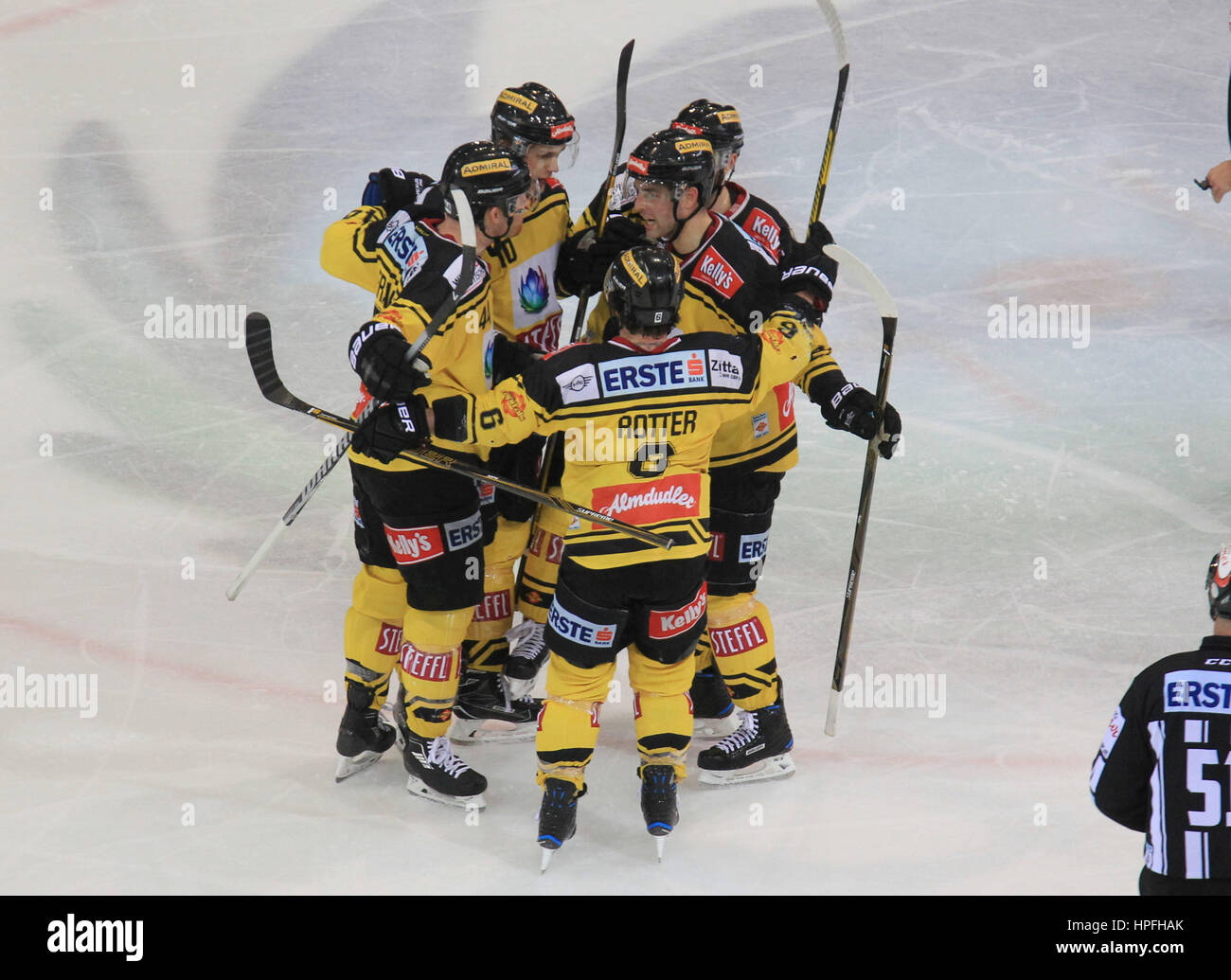 21.02.2017 Eishockey, Albert-Schultz-Halle, Wien, Vienne UPC EBEL capitales - HC TWK Innsbruck Jubel, Jamie Fraser, Collin Bowman, Jerry, Pollastrone Riley Holzapfel, Rafael Rotter, Photo : Cronos/Diener Banque D'Images