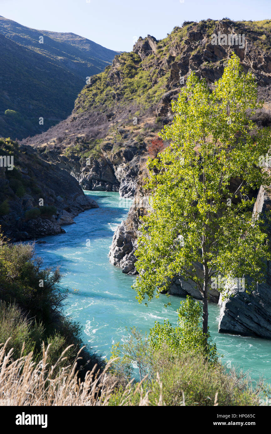 cromwell-otago-nouvelle-z-lande-les-eaux-turquoise-de-la-rivi-re
