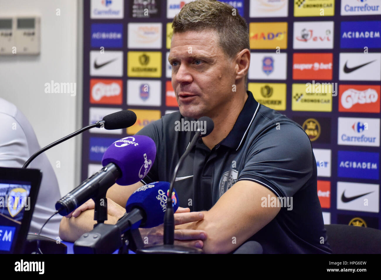 8 août 2015 : Tibor Selymes de l'entraîneur d'arrière à la conférence de presse à la fin de la Liga I jeu entre d'ROU et Pandurii Targu Jiu ROU à Ilie Oana Stadium, Roumanie ROU. Photo : Cronos/Catalin Soare Banque D'Images